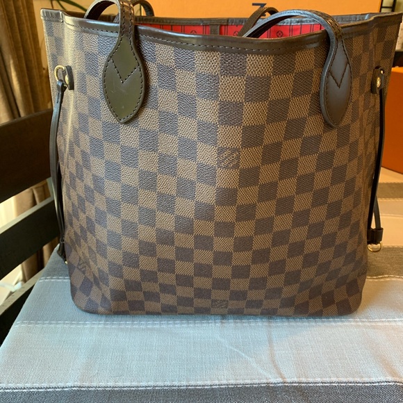 **SOLD** Louis Vuitton Neverfull MM. - Picture 3 of 5